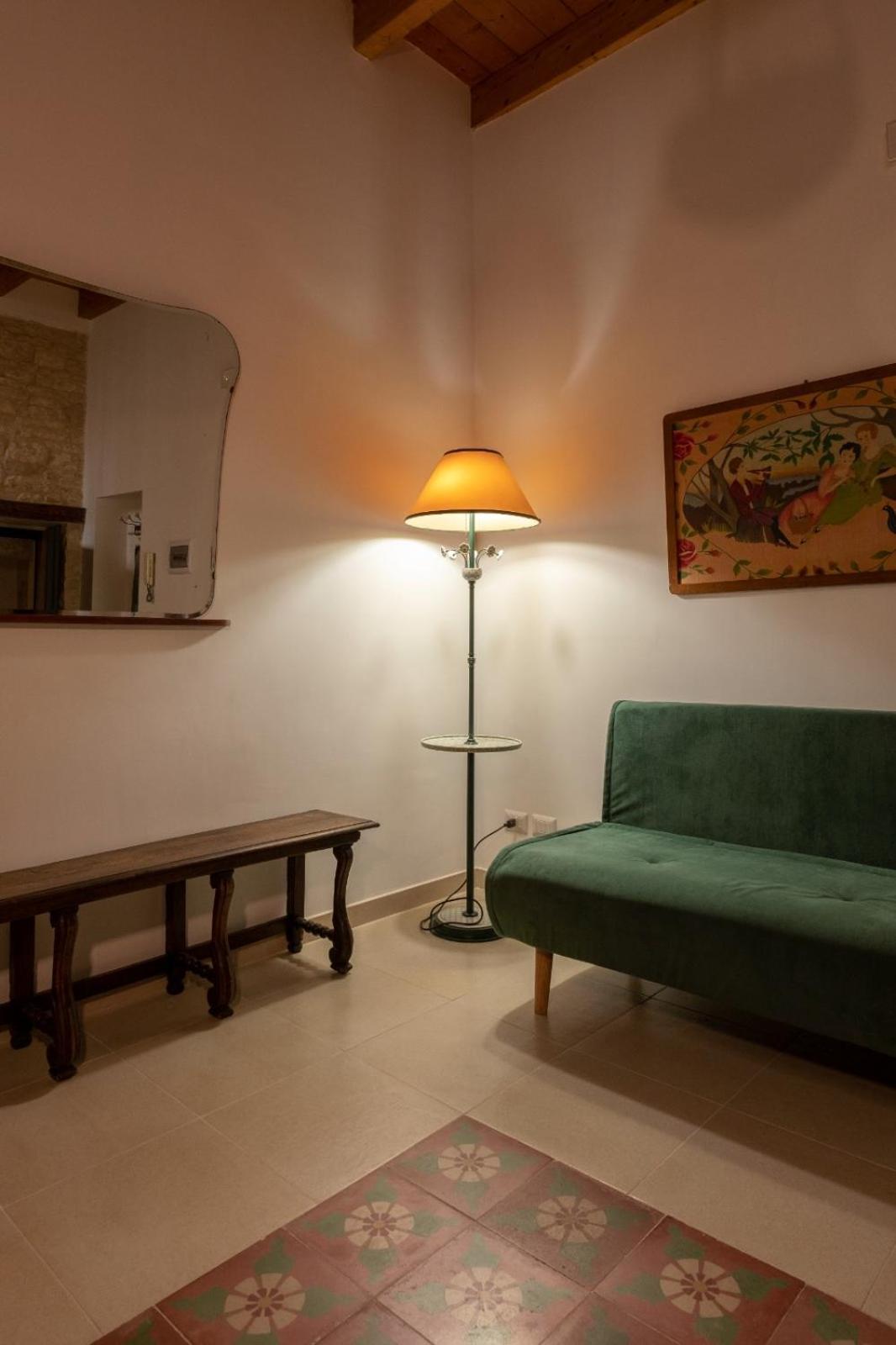 Palazzo Rizzi Dimora Dei Templari Hotel Bitetto Exterior photo