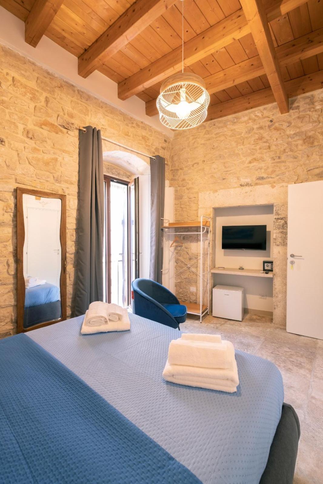 Palazzo Rizzi Dimora Dei Templari Hotel Bitetto Exterior photo